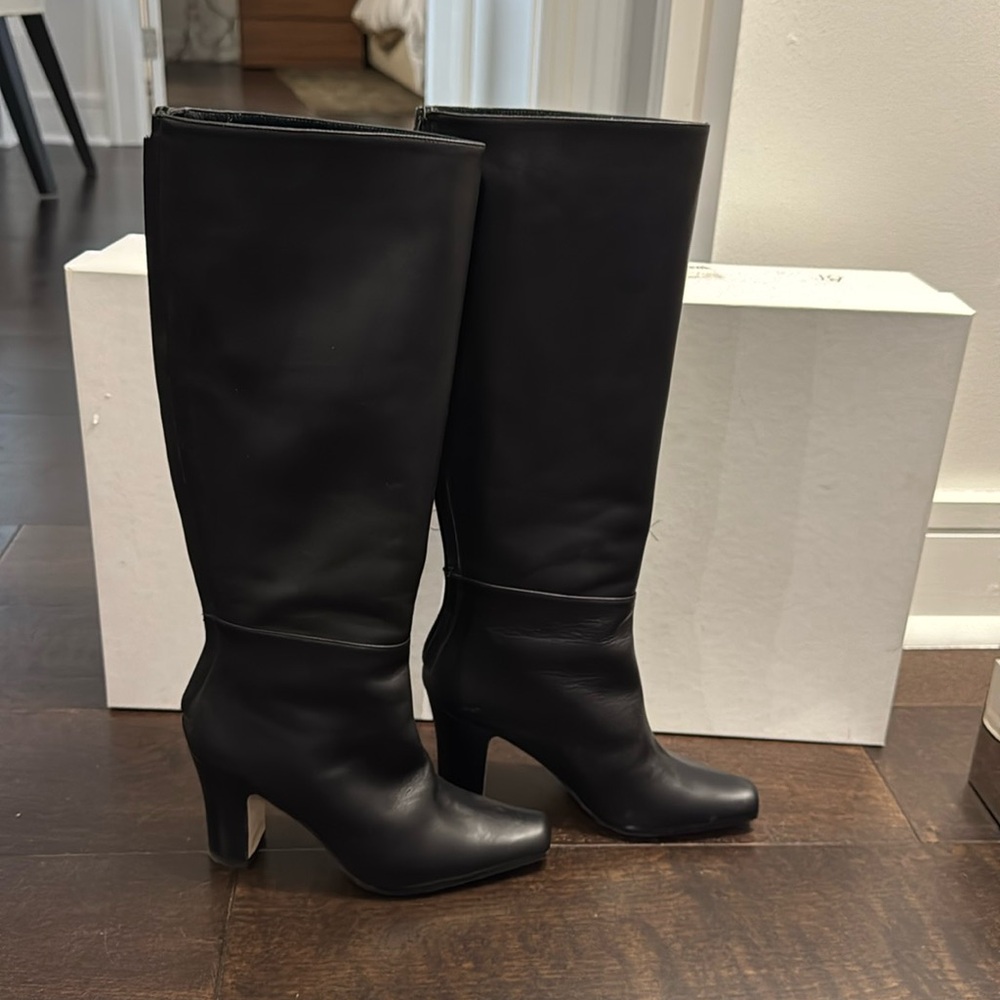 Manila Blahnik Cantuna Black Leather Boots - 36